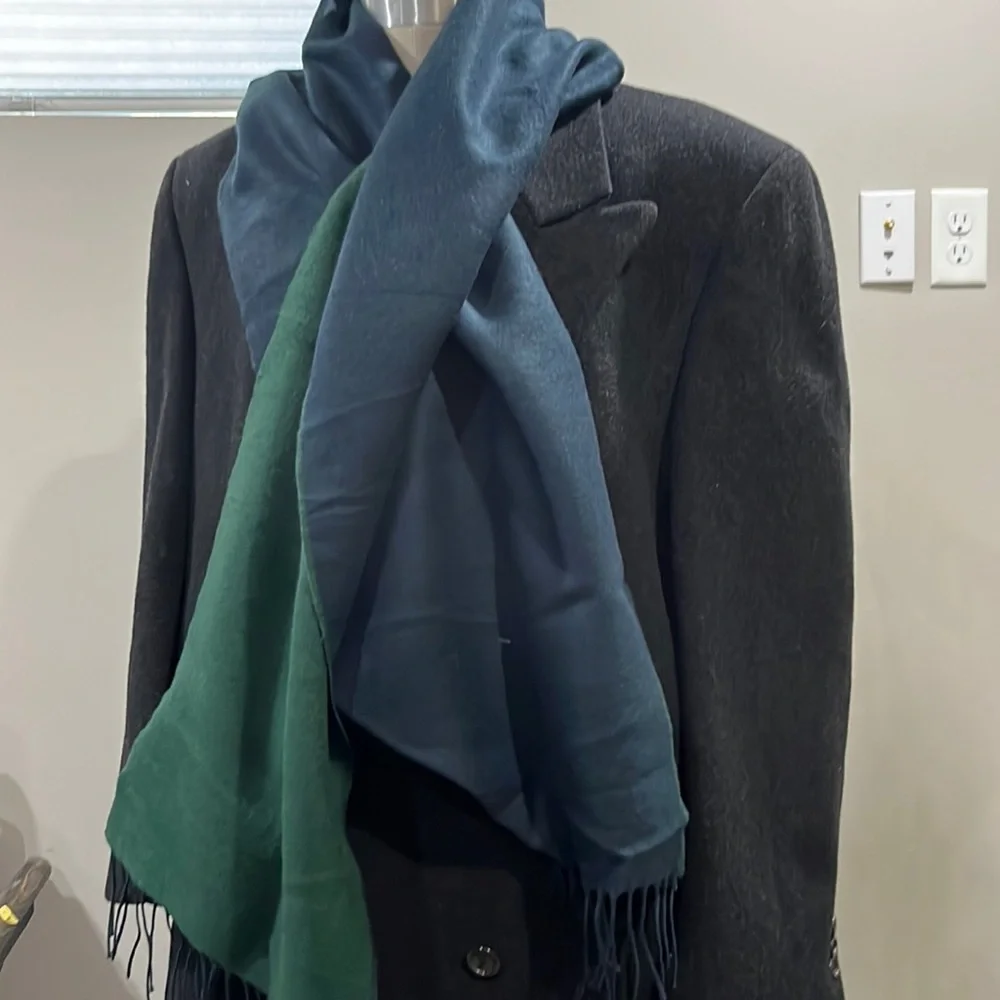 NEW Jos A Bank reversible scarf blue green